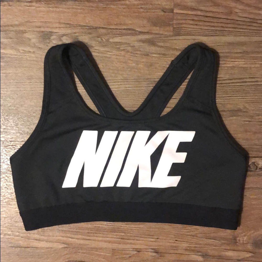 NIKE: Victory Sports Bra